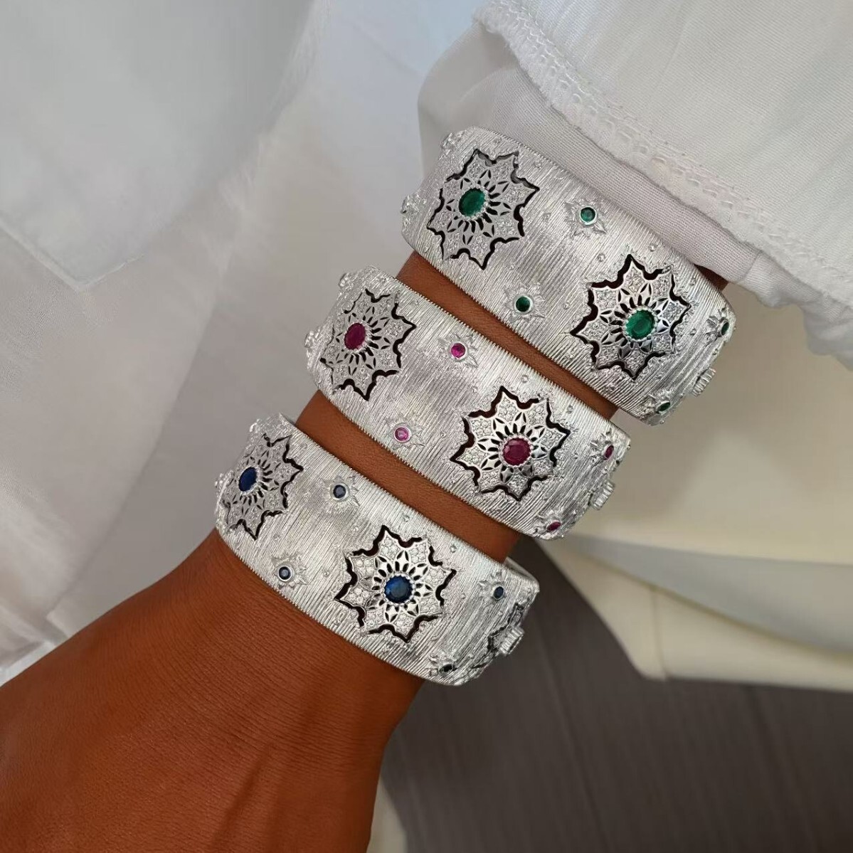 Luxurious Designer Italian Craftsmanship Antique Gold-plated Ring With Delicate Inlay Of Flowers, Light And Luxurious, High-end And Niche Design.