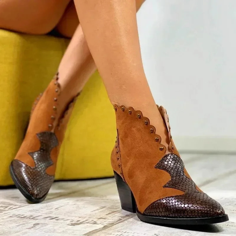 Mujer Otoño Invierno Encaje PU Cuero Cowboy Botines Estampado de serpiente Western Cowgirl Boot Mujeres Cuña Botines de tacón alto 260920