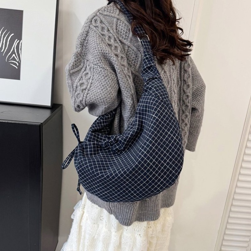 Korean Ins Lazy Style Cow Horn Bag Large Capacity Canvas Pleated Plaid Commuting Shoulder Crossbody for Women 260918
