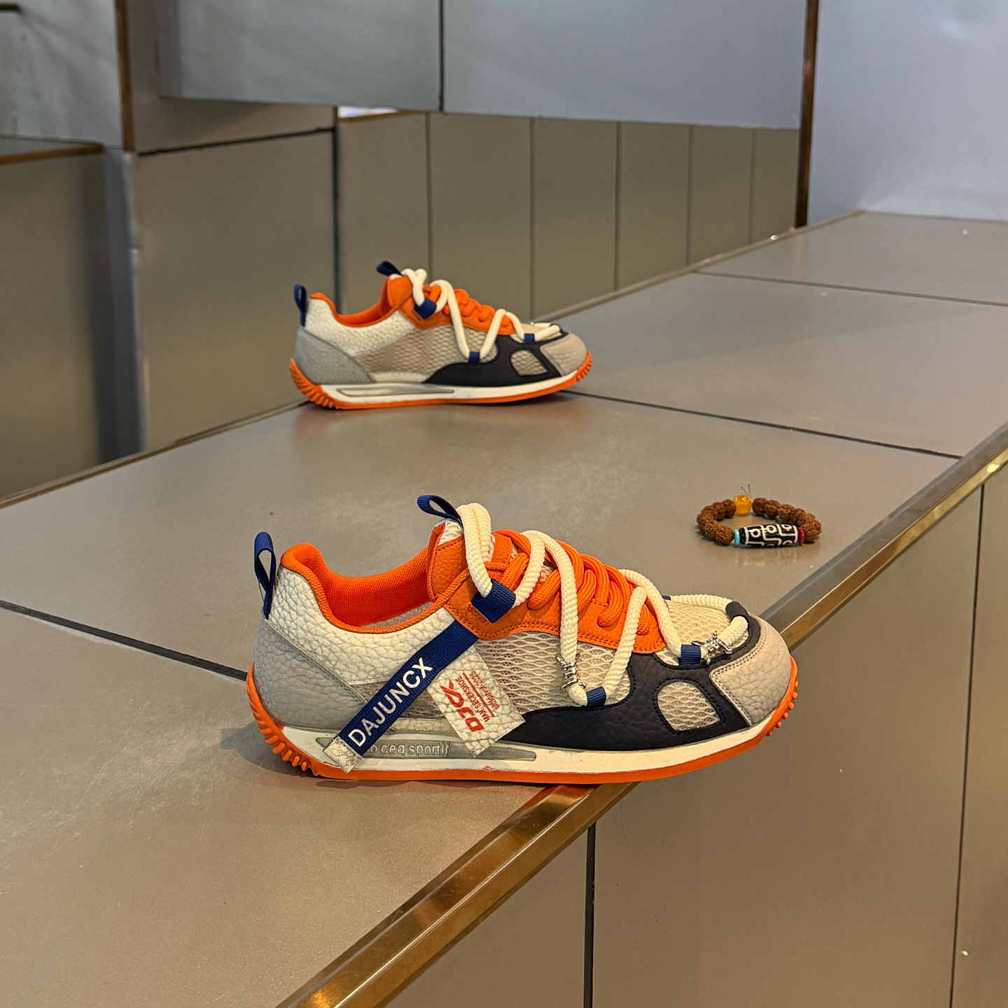 New Designer shoes shoes: light luxury, versatile, fashionable, Casual shoes high-end, stylish and trendy, retro distressed men's casual shoes