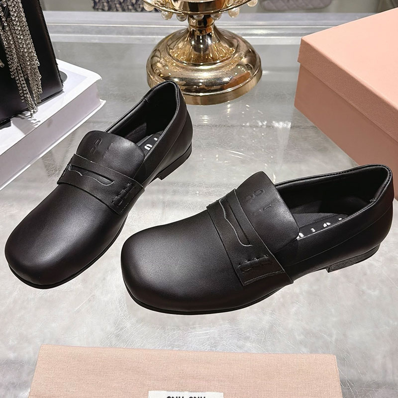 Mocassini firmati Fashion Week sandali autunno inverno da donna tomaia in pelle di vacchetta di alta qualità morbidi e confortevoli sandali con fode