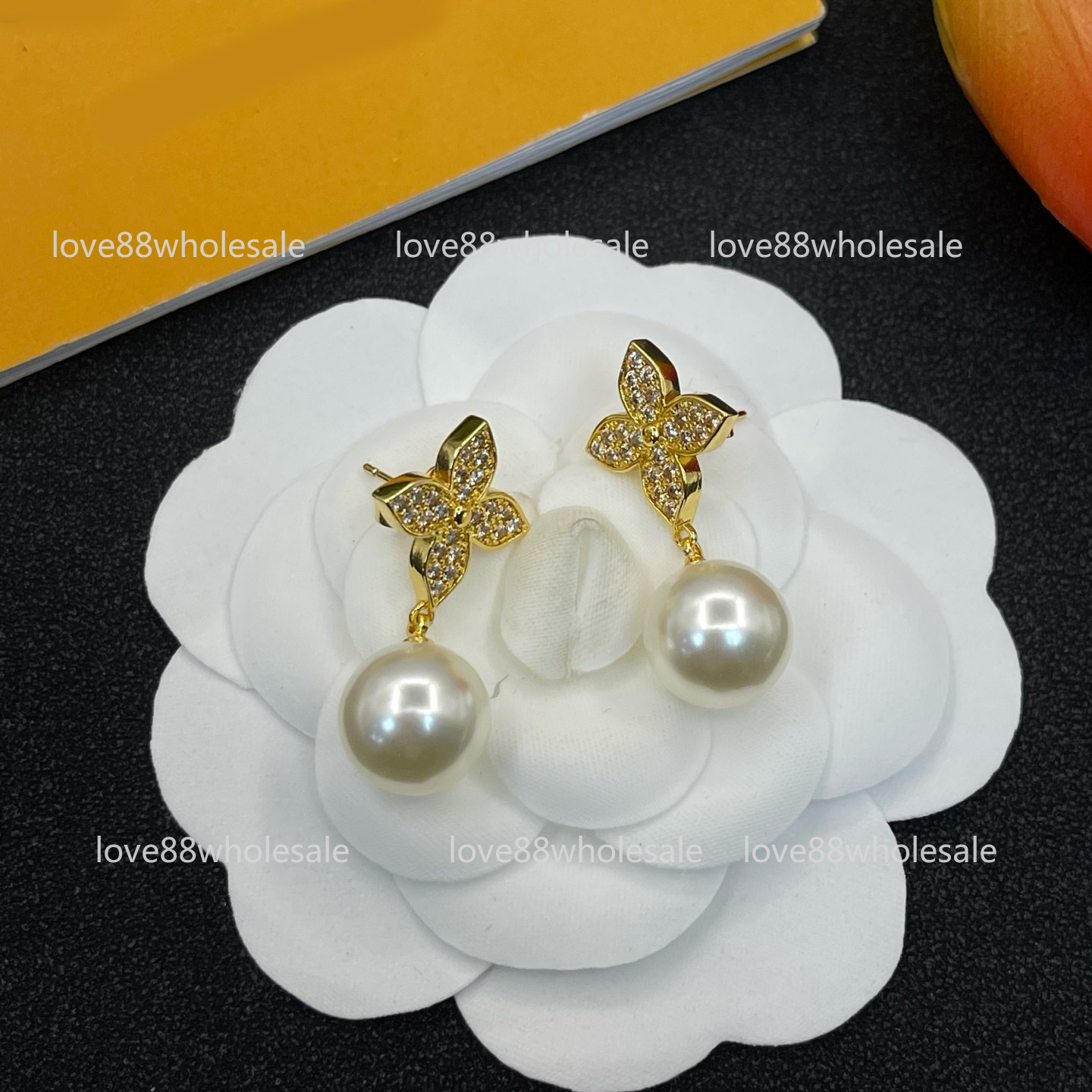 Designer Earrings Ear Stud Luxury Crystal Clover Pearl Charm Dangle Earrings 18K Gold Silver Plated Ear Stud Earrings For Women Wedding Party Design