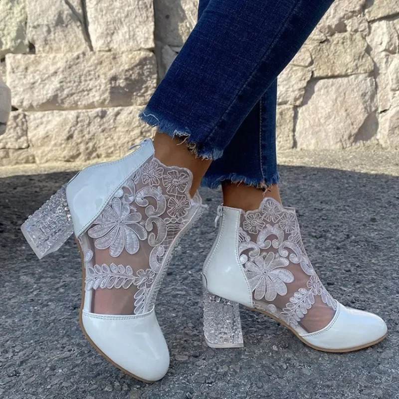 Estilo étnico Mujeres Retro Encaje Tacones altos Botines Otoño Bordar Punta puntiaguda Plataforma Bota corta Bombas de tacón grueso Zapatos 260920
