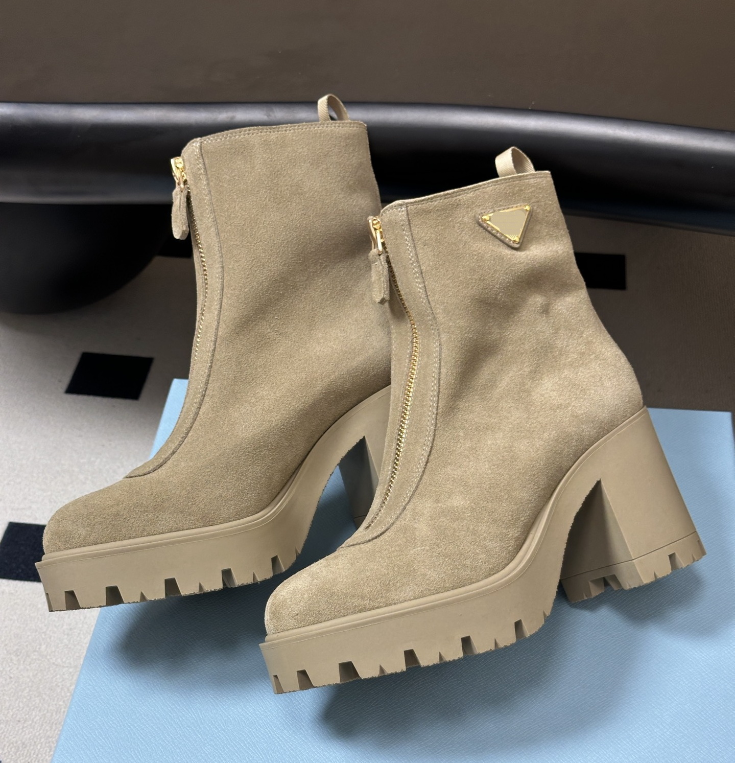 Designer Womens Dress Shoes Luxury High Quality Shoes New Arrival Round Toe Ankle Booties Front Zipper Platform Chunky Sole Suede Short Boots