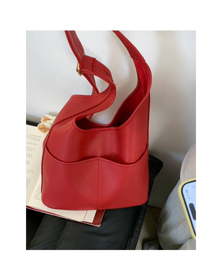 Women Casual and simple large-capacity women's summer 2026 new bucket red shoulder bag, available for Fashion