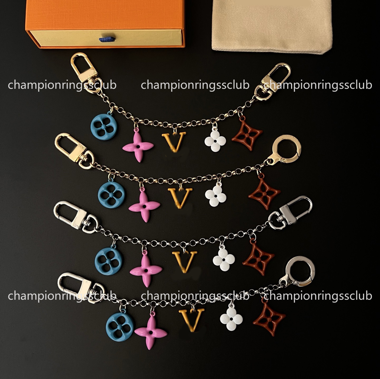 Designer Keychains Luxury Candy Color Clover Bag Charm Letter Flower Lanyards Purse Car Keychains Keyring For Women Designer Jewelry Bag Accessory L