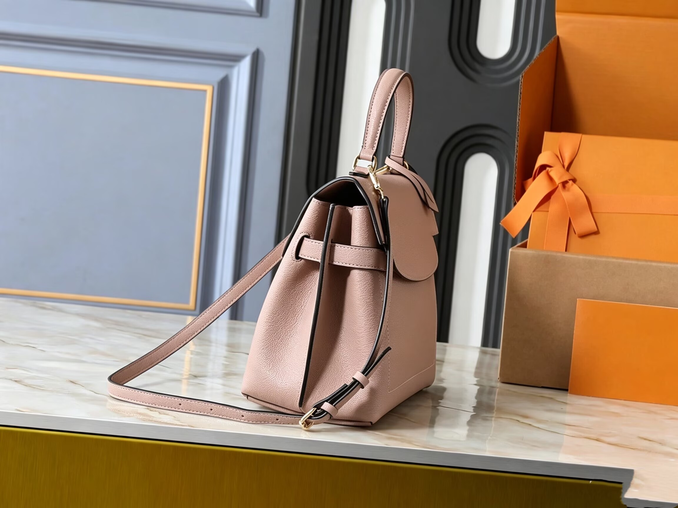 Sac à main à bandoulière pour femmes, aspect à la mode, couches claires