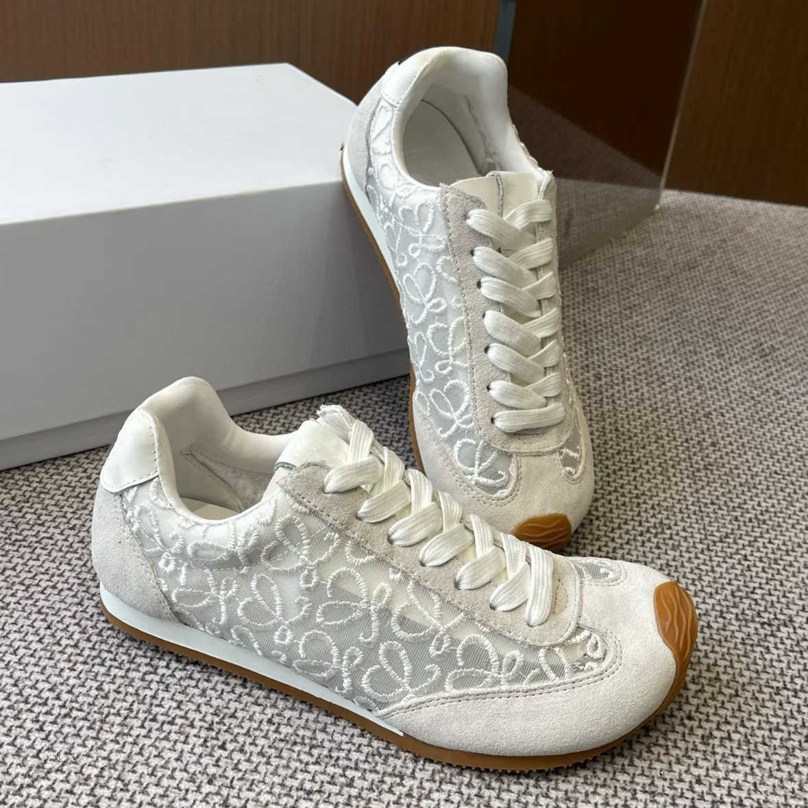 Casual Shoes De training shoes 2026 new breathable lace mesh sneakers couple style casual Forrest Gump shoes