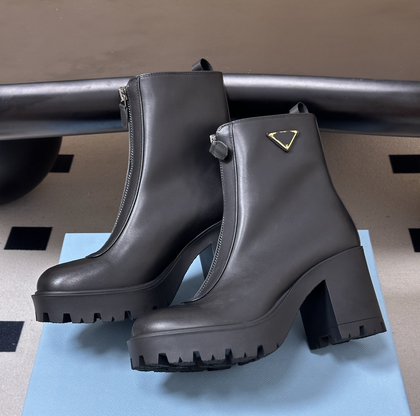 Designer Womens Dress Shoes Luxury High Quality Autumn Winter Front Zipper Ankle Boots Women Round Toe Platform Lug Sole Stretch Short Boots