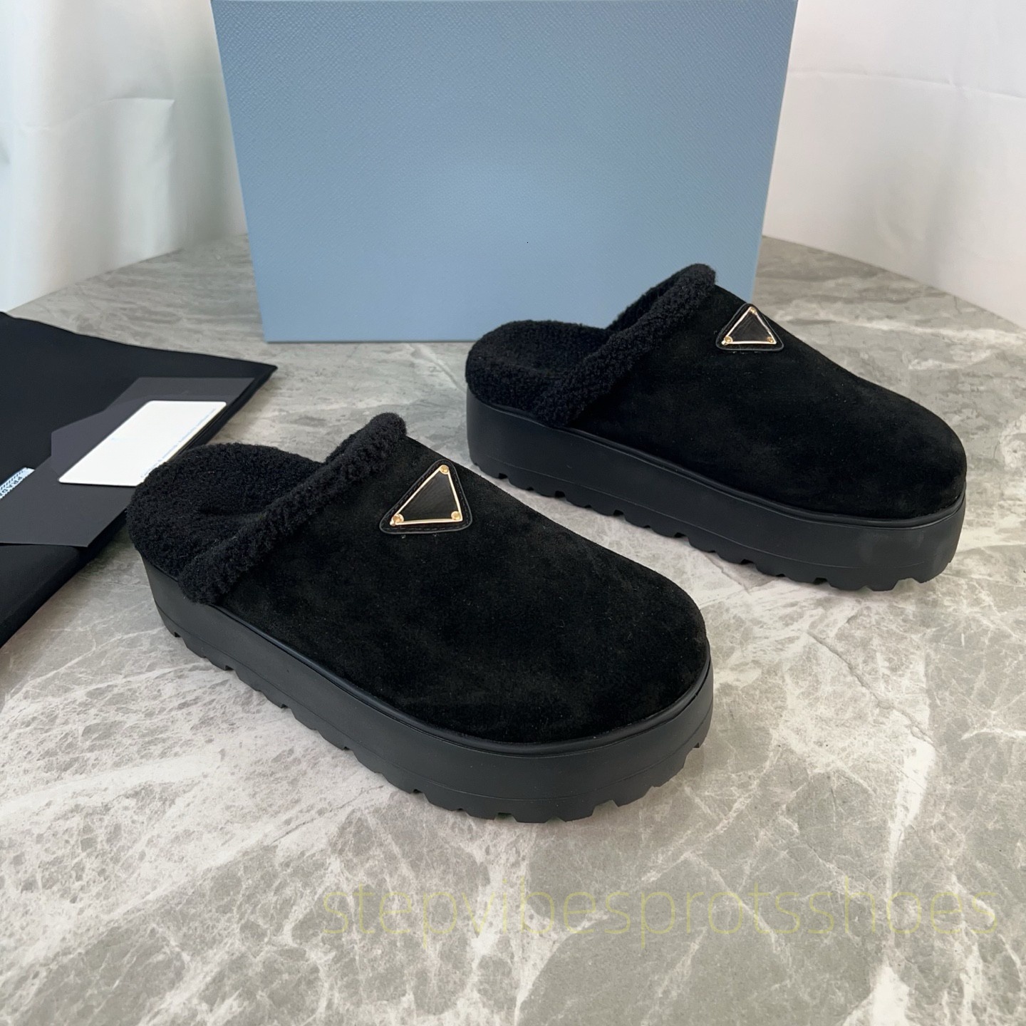 Winter Fur slipper Fluffy shoe Womens Designer platform shoes Suede leather Loafer Furry slide Scuffs P design casual shoe Luxury Mule Flat Sport Ho