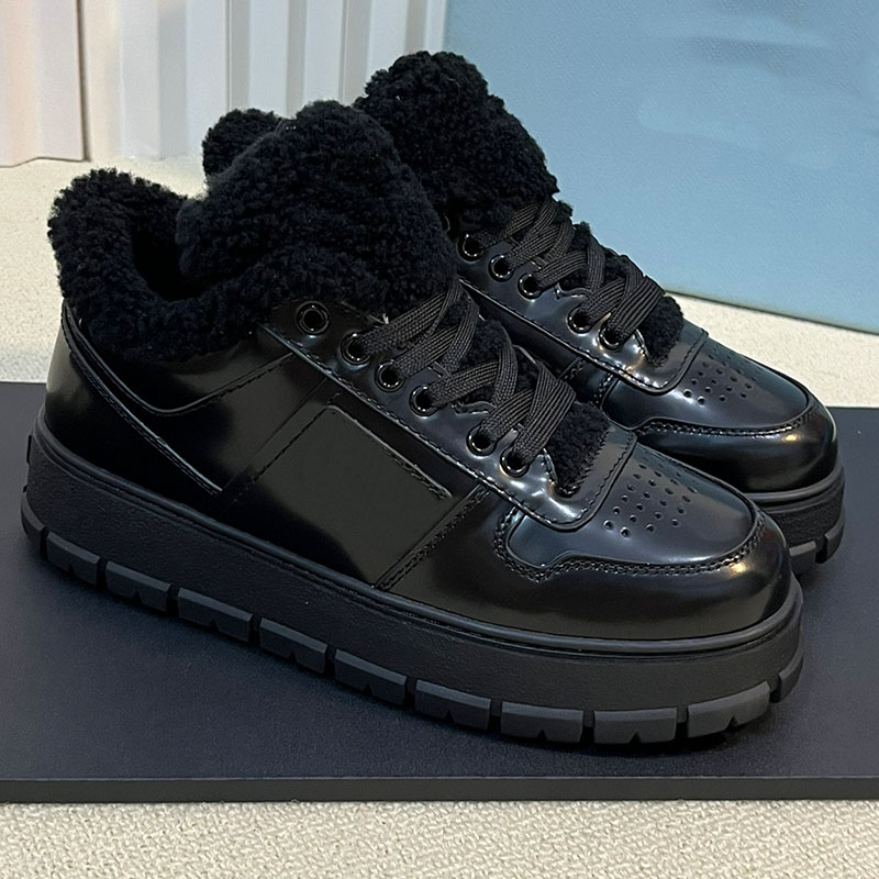Wool Board Shoe Designer Womens Thick Soled High Top Shoes Autumn Winter Shiny Leather Lambhair Shoe Mouth Anti Slip Height Increasing Casual Warm C