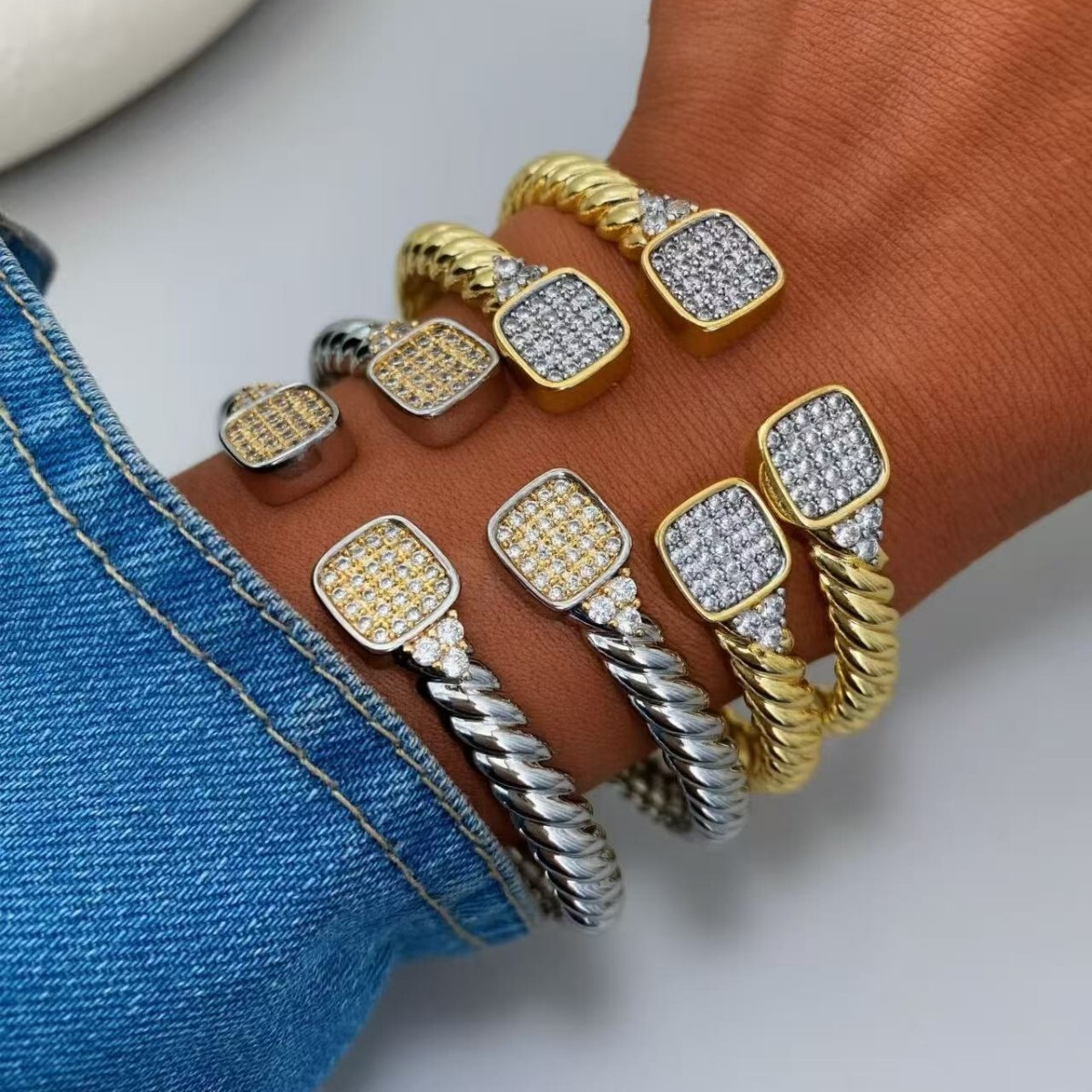 Luxurious Designer High-end Style Zircon Square Opening Bracelet. Gold And White Dual-color Twisted Pattern Hand Ring. Light Luxury, Niche Design.