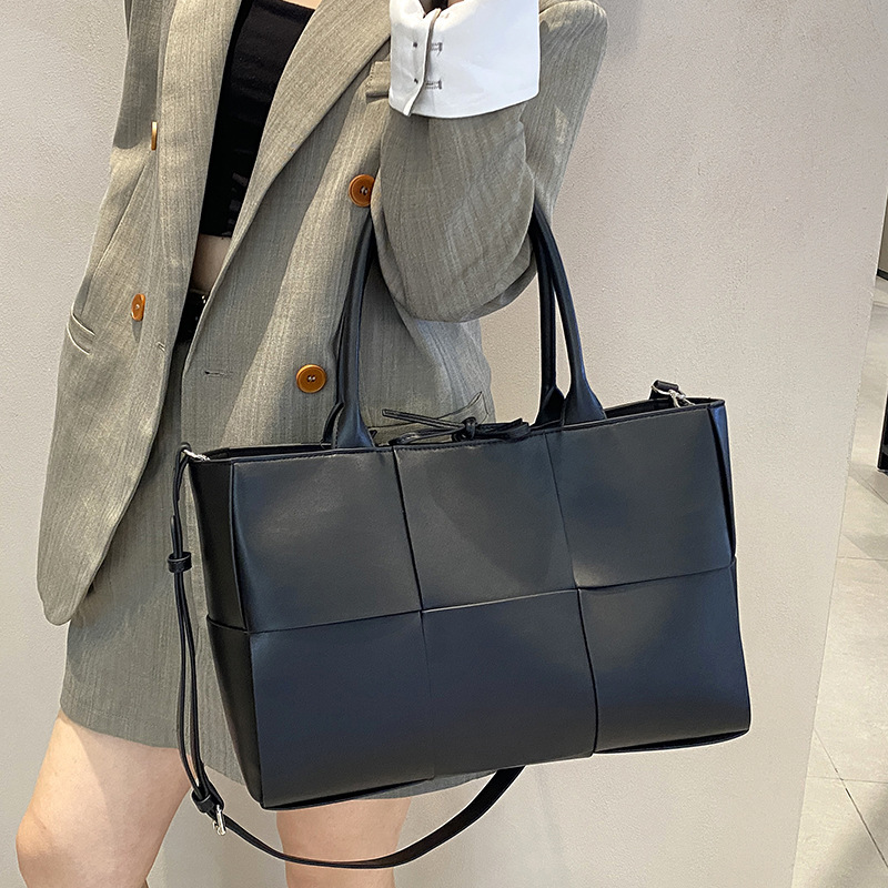 50VQQLuxury Brand Fashion Women's Fashionable Printed Handbag Versatile And Elegant Single-Shoulder Crossbody For Middle Tote Bag Designer Bags