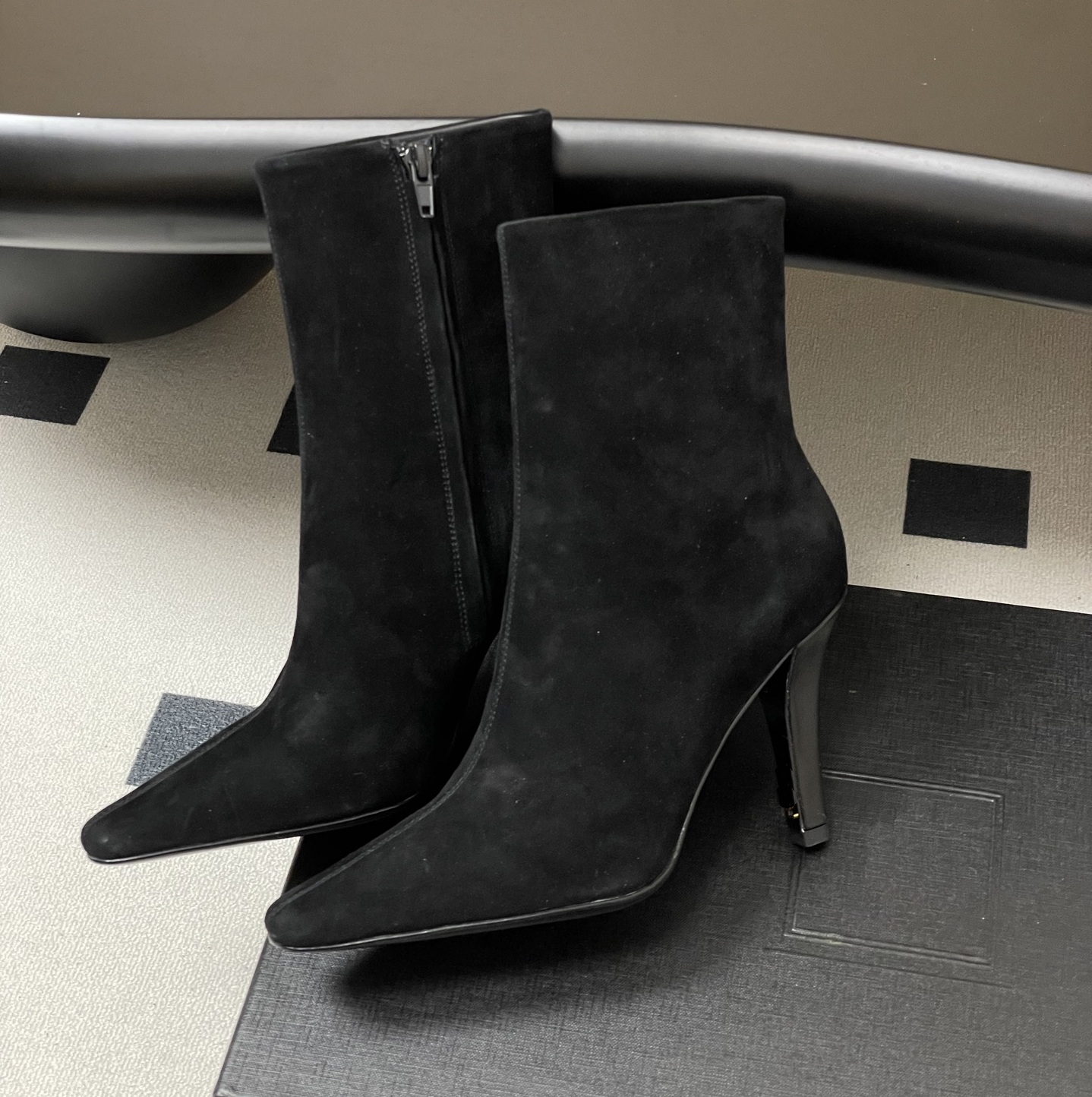 Designer Womens Dress Shoes Luxury New Modern Boots Square Toe Genuine Leather Kitten Heels Short Boots Women's Versatile Rear Zipper Ankle Bot