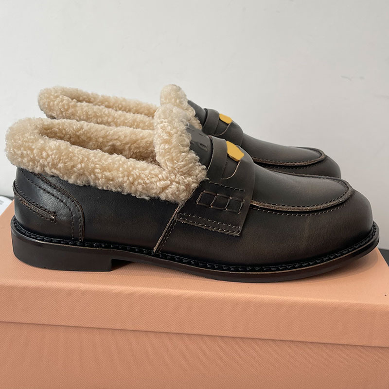 Designer Fashion Week Sandals Womens Autumn Winter loafers High quality leather leather upper soft comfortable wool lined sandals Classic brand roun