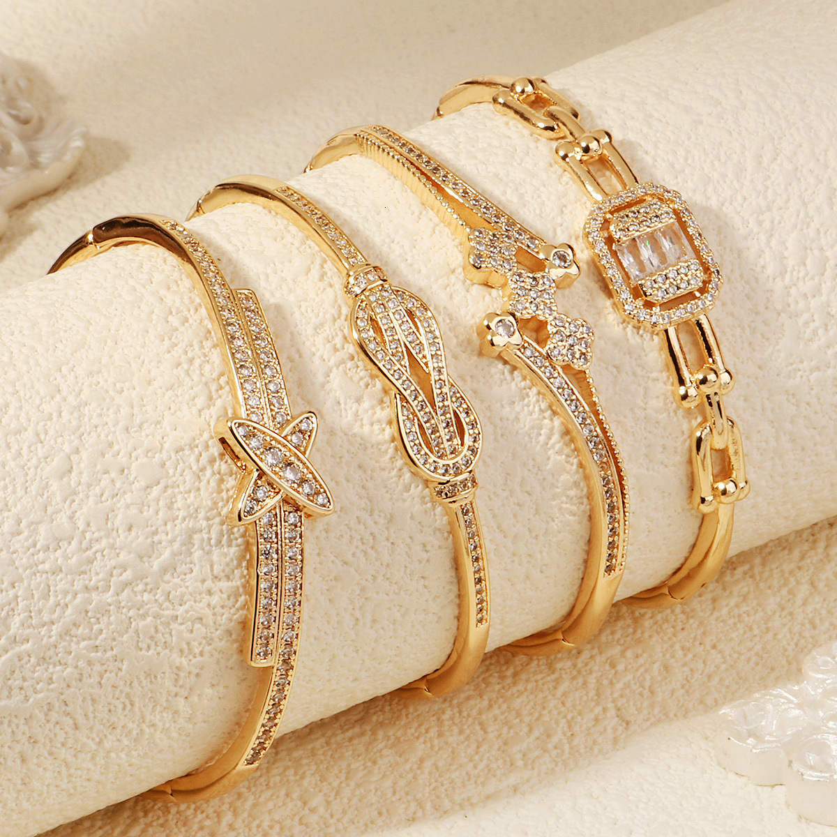 High-Quality Copper Inlaid Zircon European And American Style New Light Luxury High-End Geometric Design Open Bracelet
