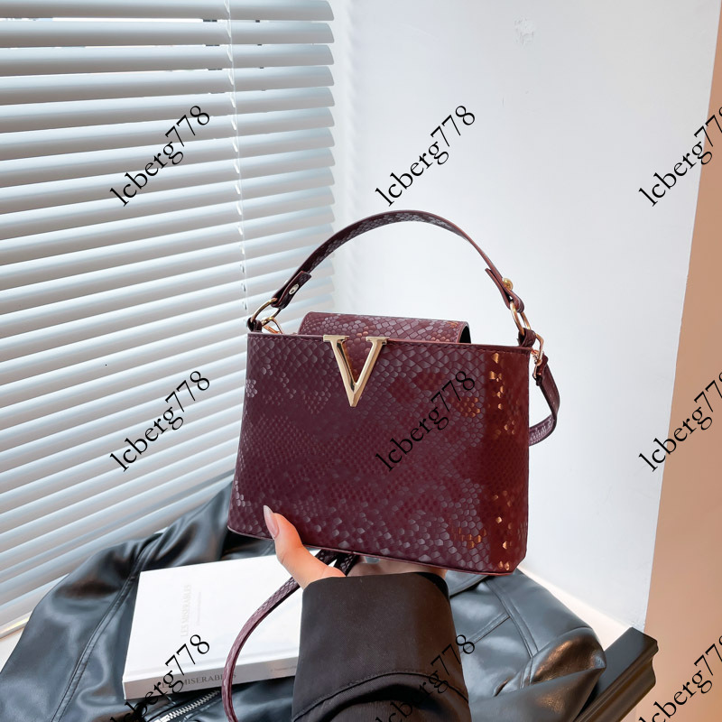 designer Large Capacity New Solid Color Snake Pattern Summer Casual Letter Hardware Texture Handheld Shoulder Crossbody Small Square Bag