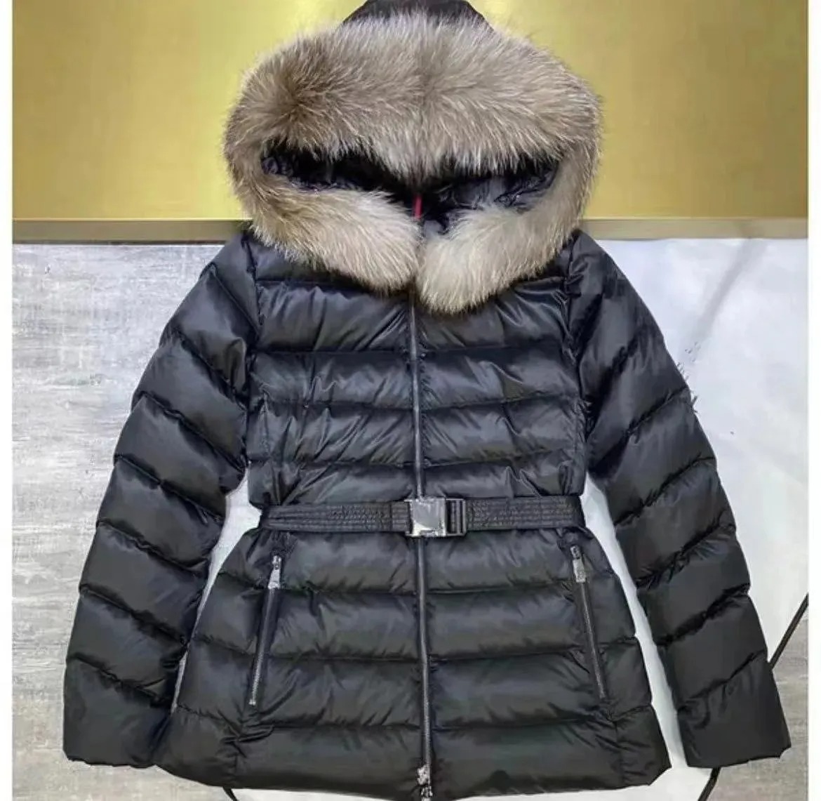 Jackets Genuine fur Collar Embroidered Badge Hooded Coat Warm Winter Jacket With Belt Women Clothing Coat Designer Womens puffer Jacket Down