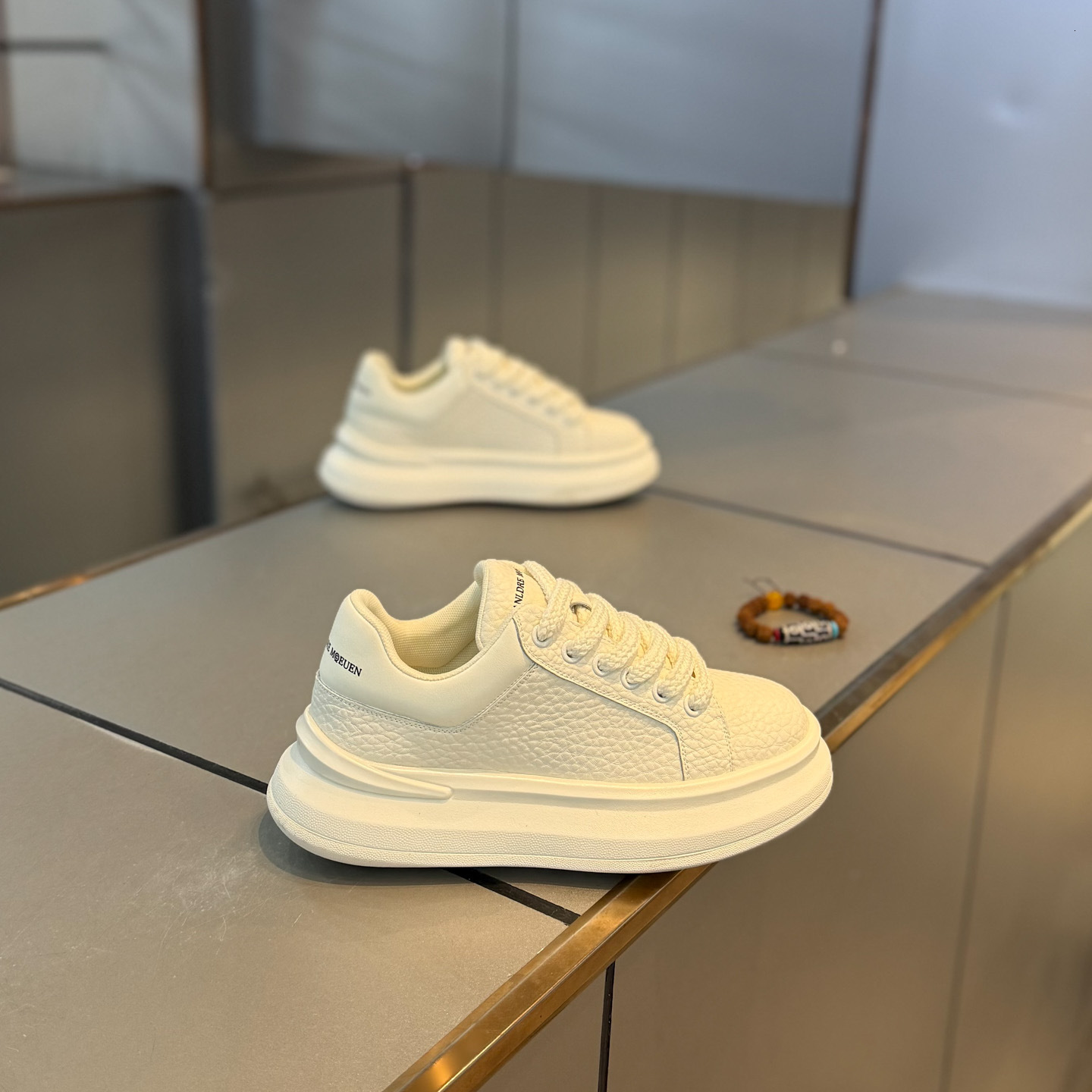 New Casual shoes autumn fashion for men, versatile thick-soled white shoes, stylish and trendy Designer shoes men's casual shoes with high-end