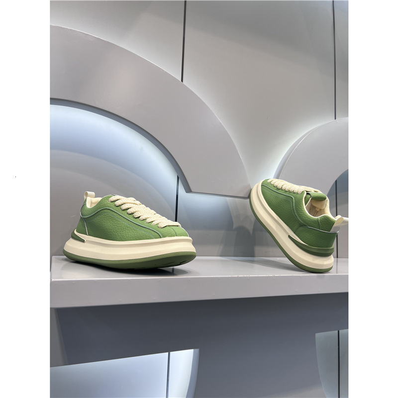 Personalized Design Fashion Trendy Men's 2025 Designer shoes Autumn New Fashionable Rocking Sole Casual Casual shoes High-End Light Luxury Shoe