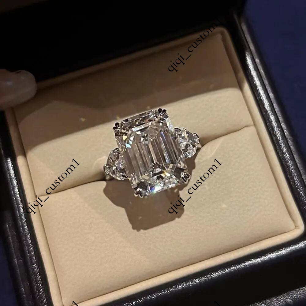 4CT Moissanite Diamond Wedding Rings Luxury Jewelry Stunning Real 100% 925 Sterling Silver Emerald Cut Gemstones Party Eternity Women Bridal Ring Fo