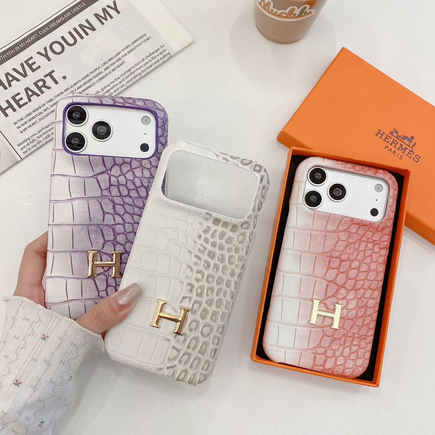 iphone 18 pro Luxury Emboss Leather Phone Case for iPhone 18 17 16 Plus 15 14 13 Pro Max Classic Wood Grain Flower Letter Designer Shockproof Cover