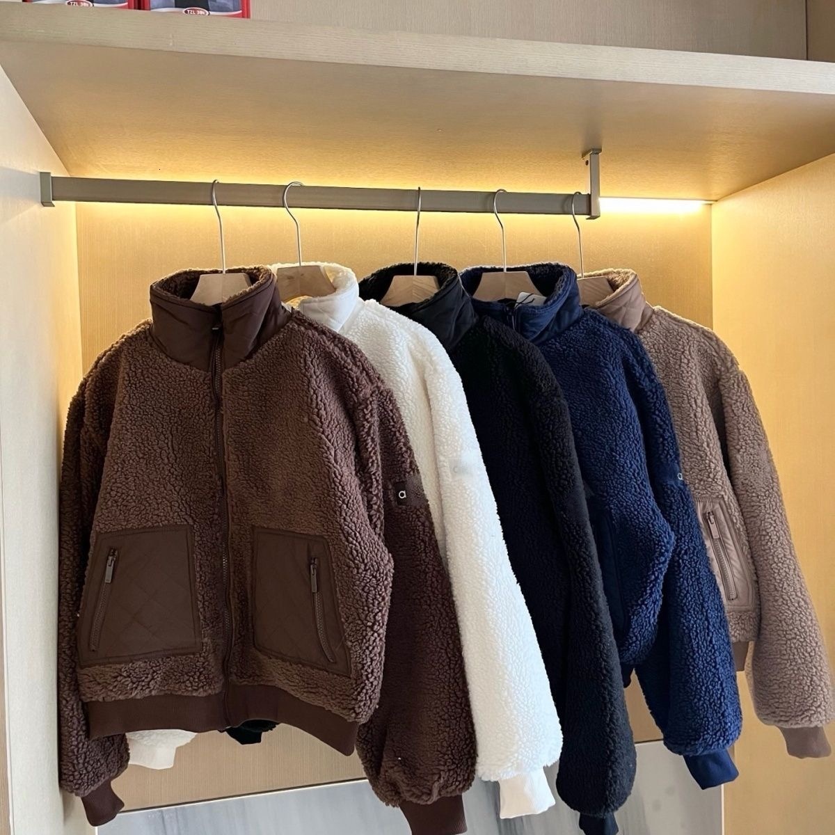 Designer Womens Yoga Lamb Wool Hair Jackets Navy Blue Coats Fleece Zipper Thick Winter Coat Cotton Crop Tops Hoodie Clothes Clubhouse Jacket Long Le