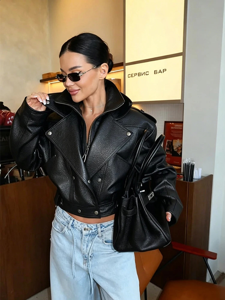 2026 Autumn Winter Women's Cropped Faux Leather Biker Jacket Oversized Lapel Zipper Short Black PU Moto Jacket with Back Lace Up 260918