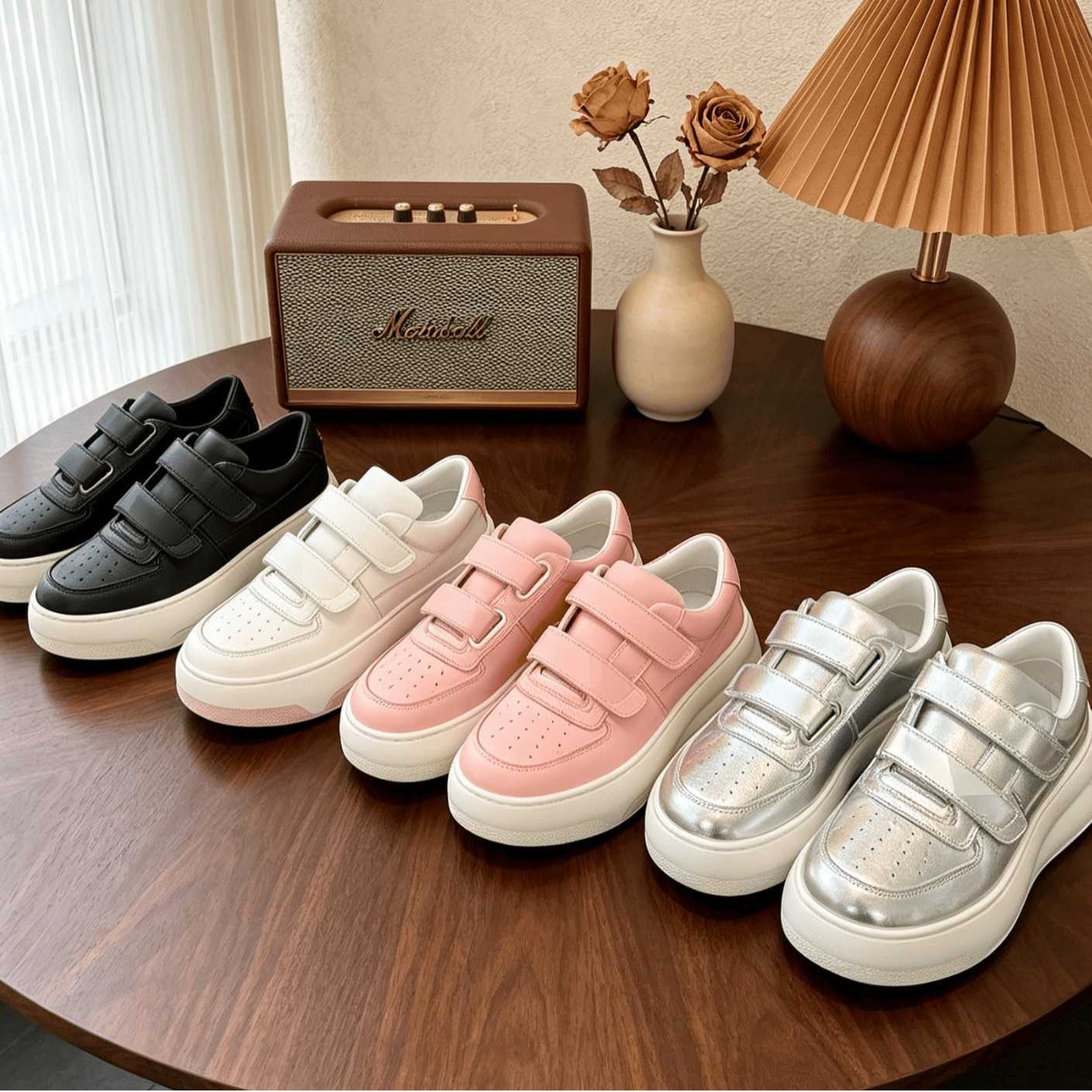 Chaussures habillées Nouvelles baskets blanches avec fermetures dotées d'une semelle épaisse en cuir véritable pour plus de hauteur et un design
