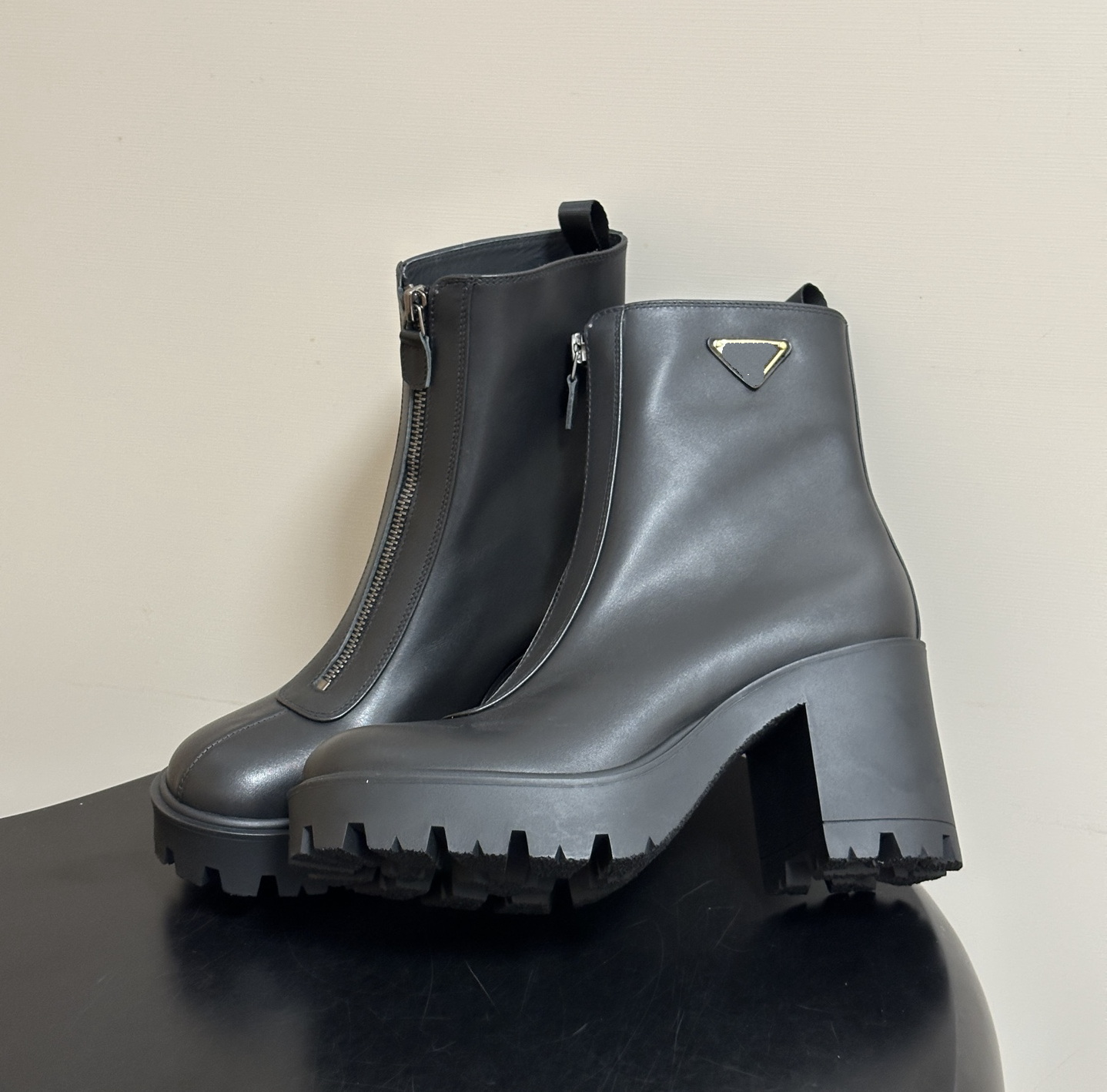 Designer Womens Dress Shoes Luxury Fashion Front Zipper Ankle Boots Lug Platform Thick Sole Suede Short Boots Non Slip Daily Outdoor Walking Footwea