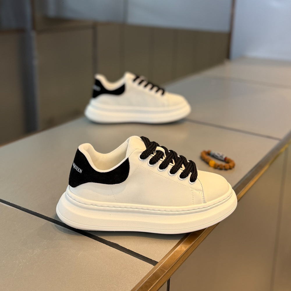 Casual shoes Spring new light luxury high-end feel, comfortable white sneakers, popular trendy men's casual shoes, Designer shoes versatile and