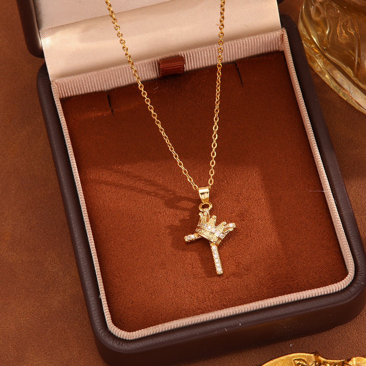 European And American Style Full-Diamond Popular Crown Cross Necklace, Light Luxury Niche Design Titanium Steel Collarbone Chain Jewelry