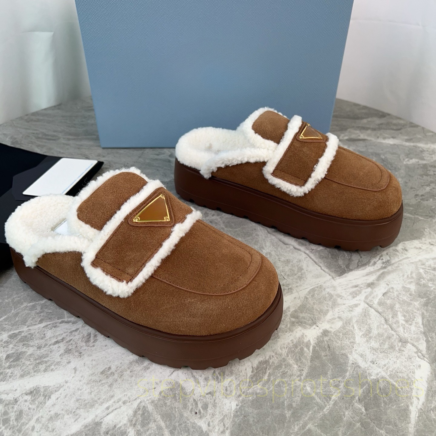 2026 Winter Fur slipper Fluffy shoe Womens Designer platform shoes Suede leather Loafer Furry slide Scuffs P design casual shoe Luxury Mule Flat Spo