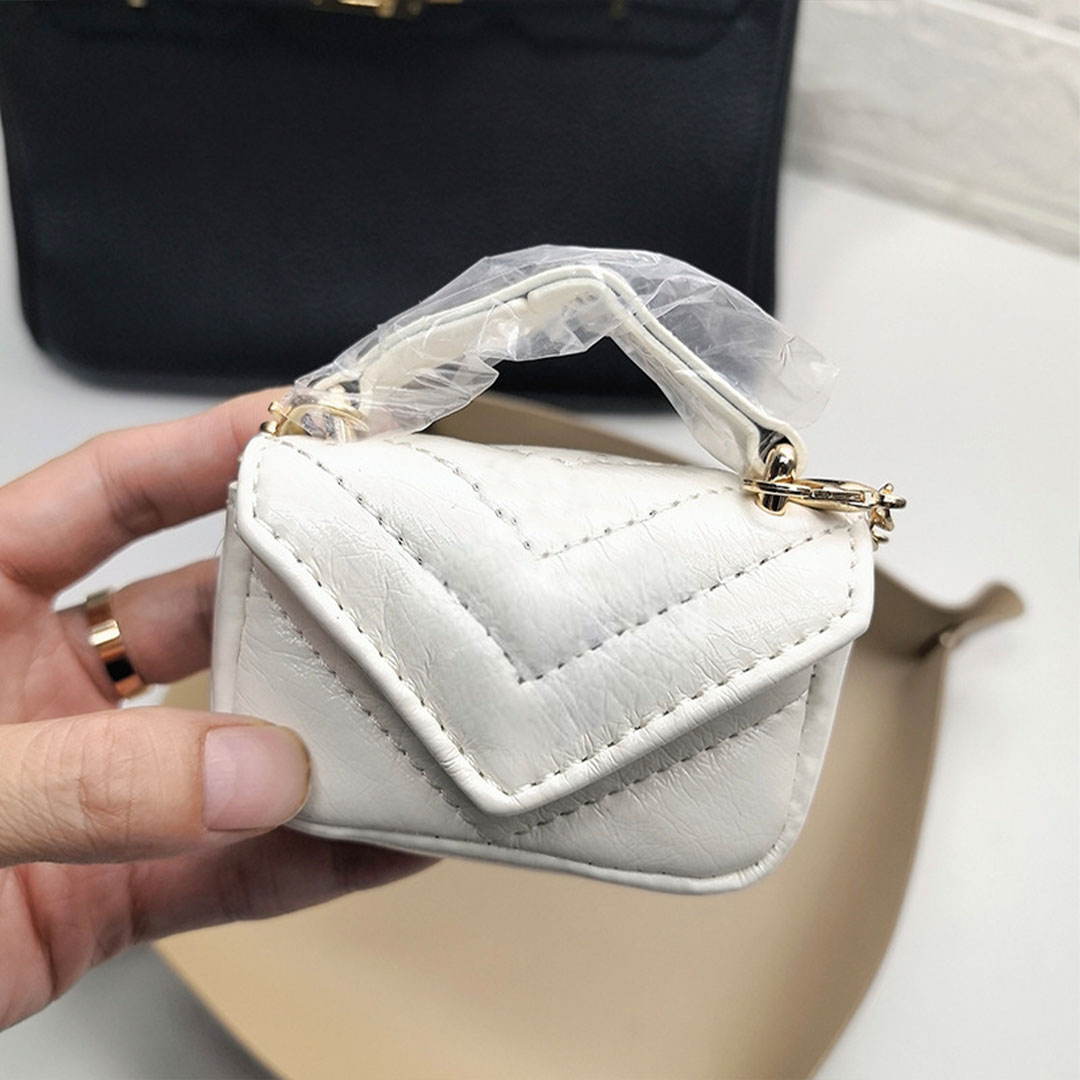 Designer Mini V Quilted Oil Wax Leather Earphone Bag Smooth Top Handle Keychain Wallet Multi Color Miniature Handbag Pendant Women's Airpod Lug