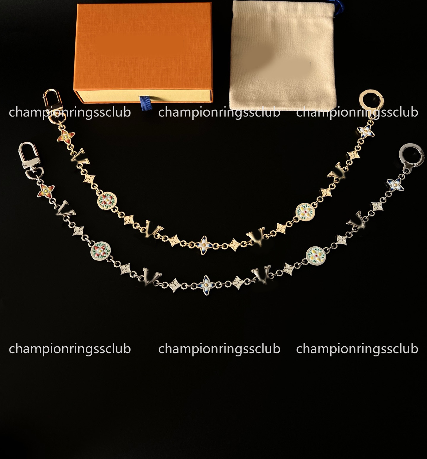 Designer Keychains Luxury Clover Flower Letter Lanyards Bag Charm Gold Silver Plated Purse Car Keyring For Women Men Designer Jewelry Bag Accessory