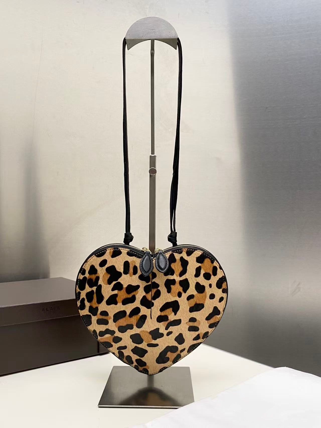 Love bag designer bag polished calf leather shoulder bag shoulder strap with knot design double-sided zipper closure