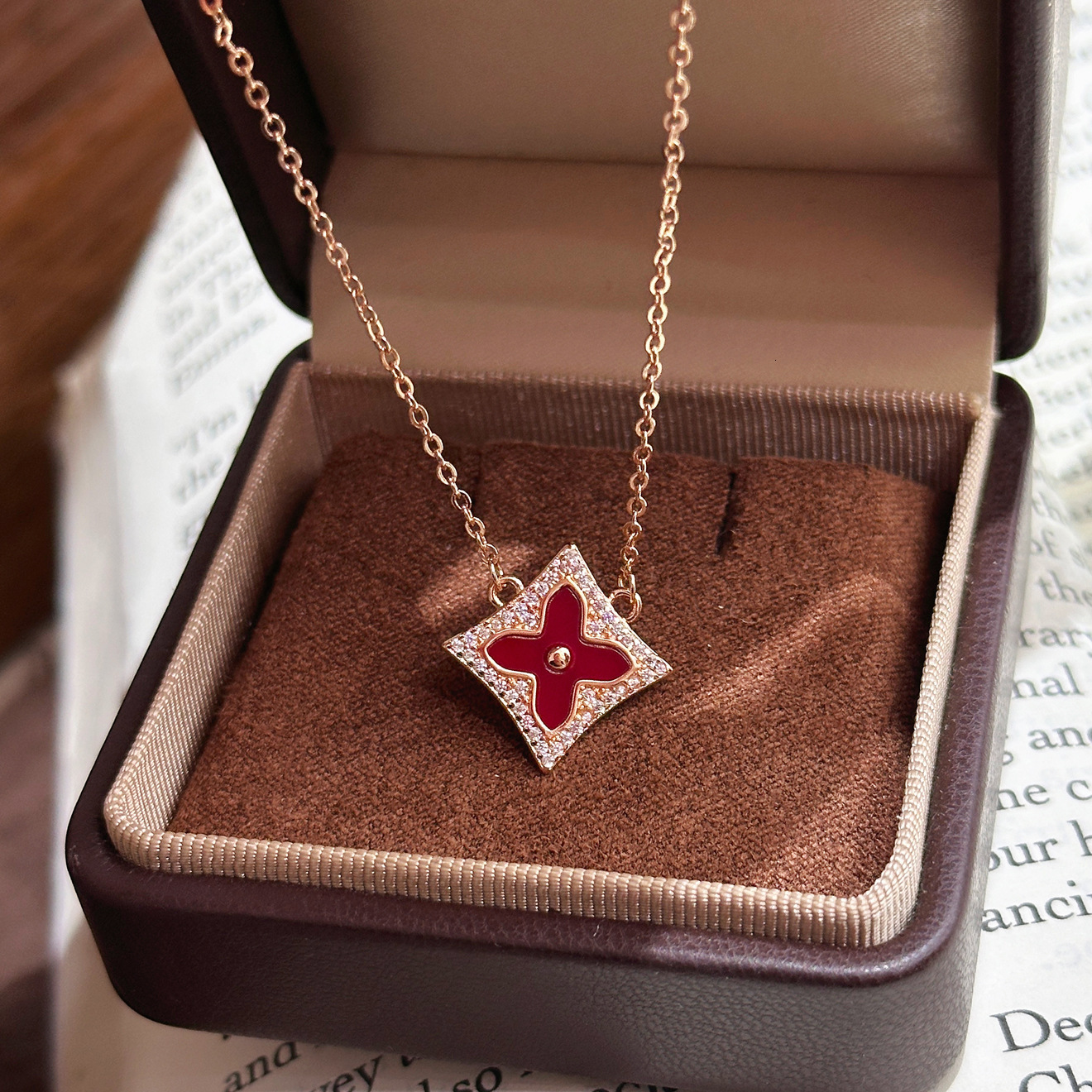 New vintage light luxury sparkling star series red bracelet necklace and earrings star layered wear item exclusively for live necklace designer for