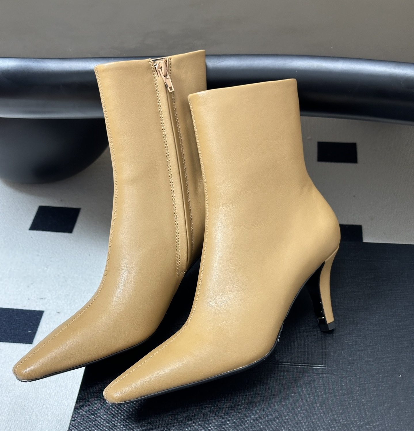 Luxury Dress Shoes Designer New Short Boots Fashion Pointed Toe Shoes Women Concise Genuine Leather Women Shoes Bota Feminina