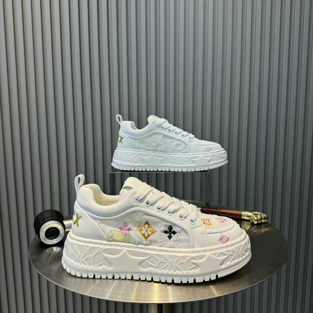 Fashionable shoes Designer shoes ultra-lightweight breathable thick-soled height-increasing casual trendy sneakers spring-summer new versatile men&#