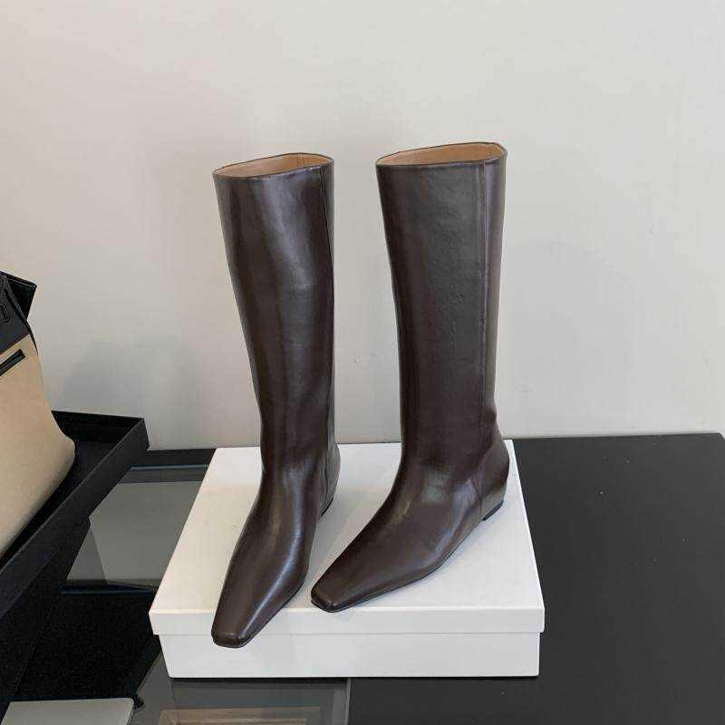 2025 Moda Punta estrecha Altura interior Aumento Botas de caballero Botas altas para mujer Tacón de cuña de cuero genuino Botas largas de tubo ancho