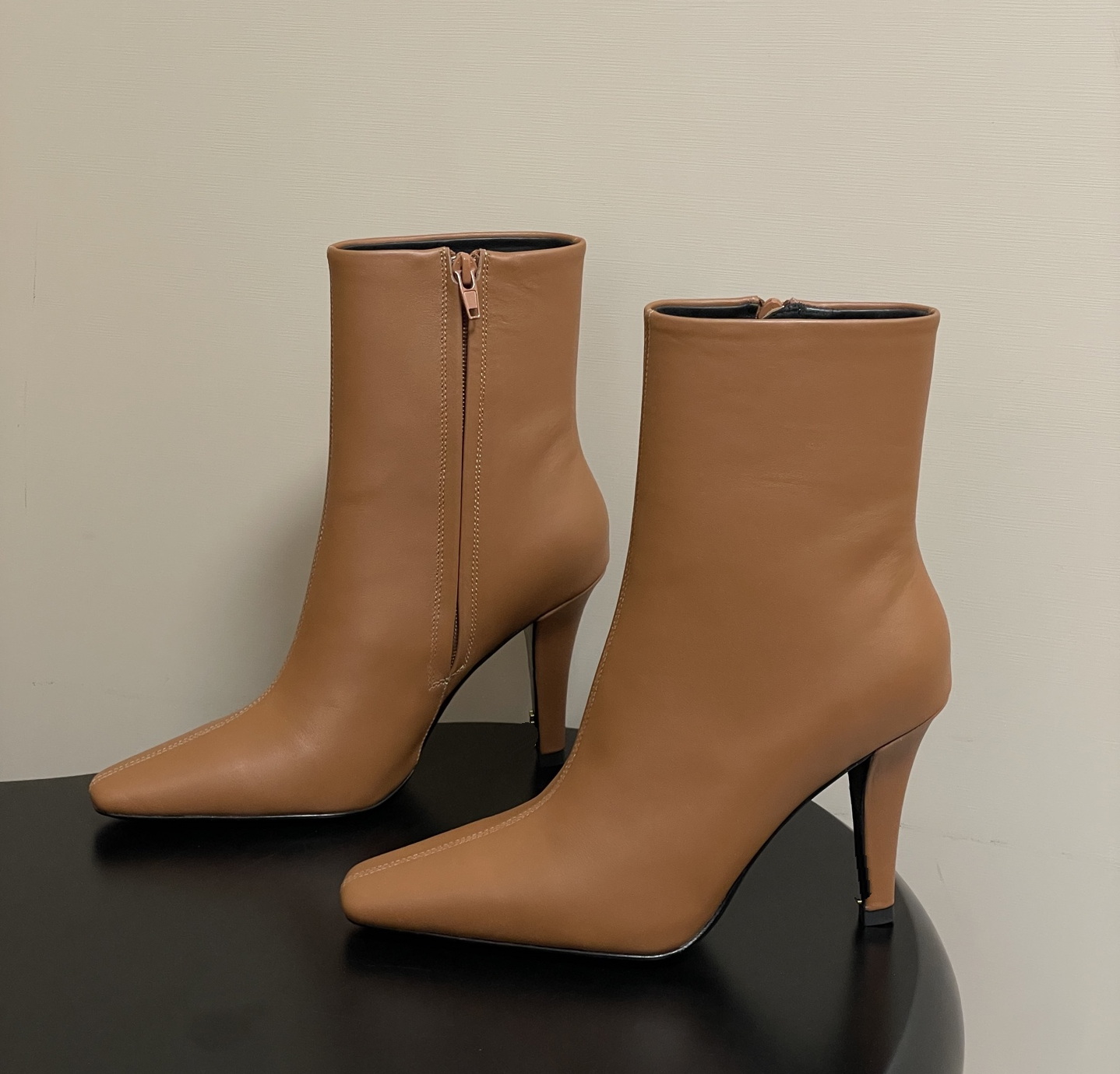 Luxury Dress Shoes Designer Retro Style Shoes ashion Genuine Leather Women Ankle Boots High Heels Sexy Zipper Woman Modern Short Boots