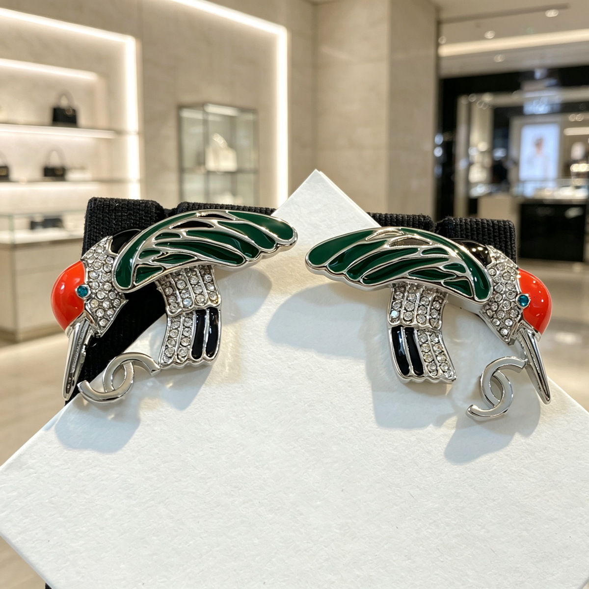 designer 26 New Chinese-style hummingbird earrings, luxurious fashionable accessory a classic elegant design, perfect for everyday wear and easy to