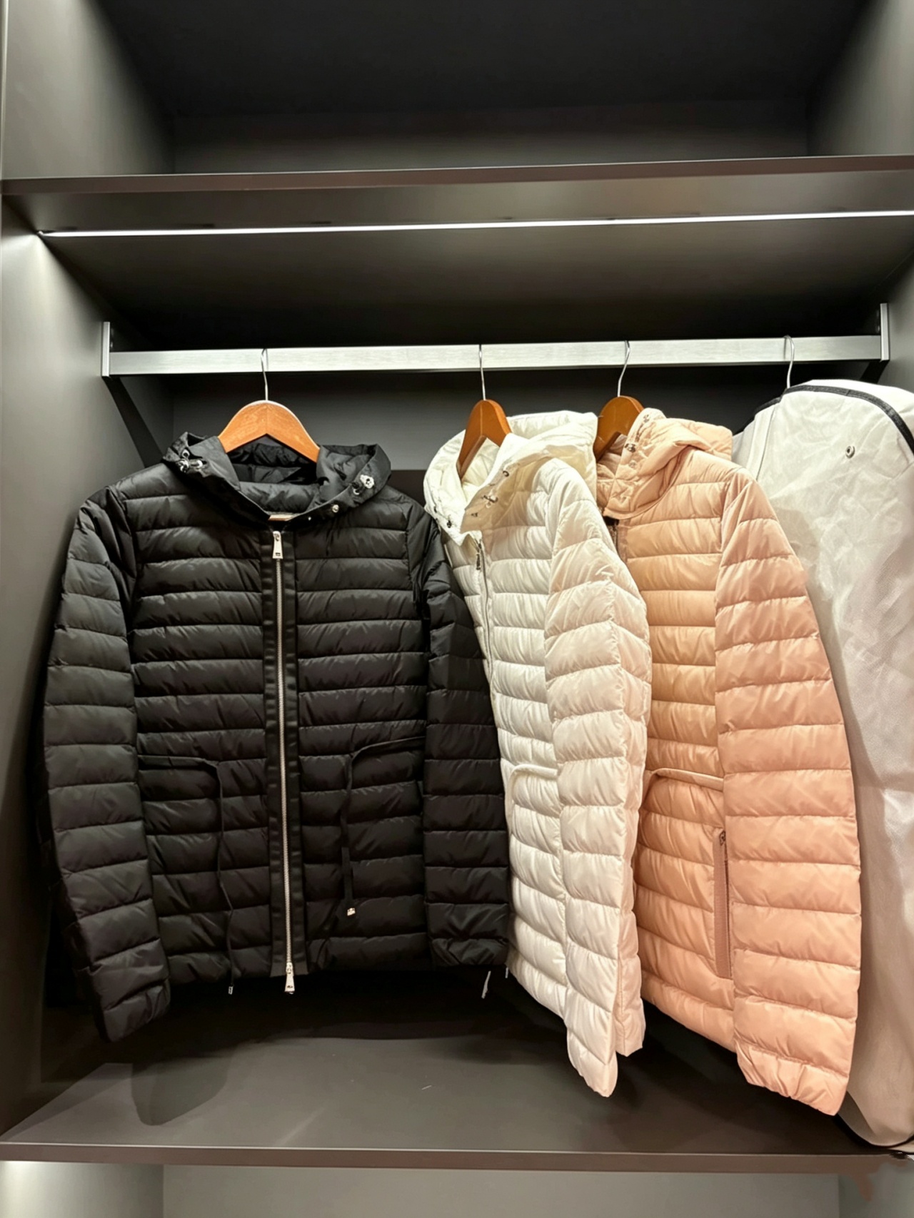 Designer Women Stand Collar Lightweight Down Jacket Short Slim Fit Puffer Coat Ladies Winter Womens Warm Outerwear With Pockets Puffer Jackets