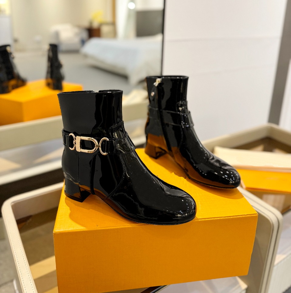 Diseñador de lujo Punta redonda Grueso Tacón alto Botas cortas Cinturón suave Hebilla Botines Cómodo Versátil Cremallera lateral Mujeres Botas Femin