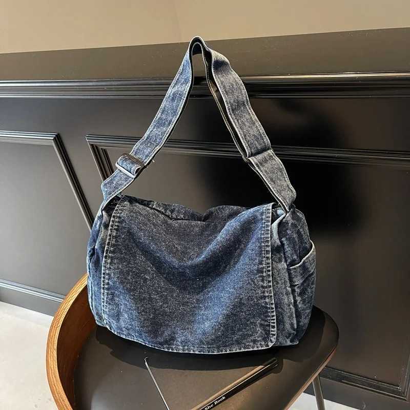 Casual Large Capacity Denim Messenger Bag Lightweight Crossbody Bag for Men And Women Suitable for Class Versatile Artistic S... Z260918