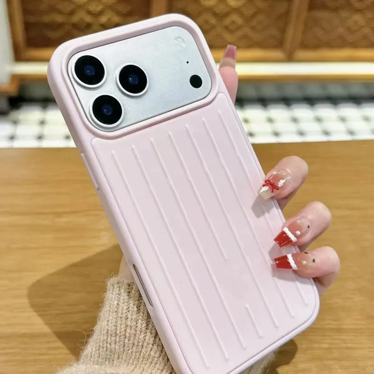 2026 Coque de téléphone de luxe en polycarbonate et alliage d'aluminium avec MagSafe, coque arrière à rayures 3D pour Apple iPhone 15, 16, 17, 18