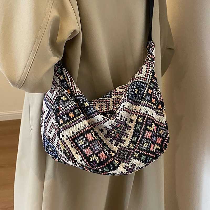 Large Capacity Dumpling Style Women's Crossbody Bag Versatile Shoulder Bag Korean Version 2025 New Fashion City Simple Canvas... Z260918