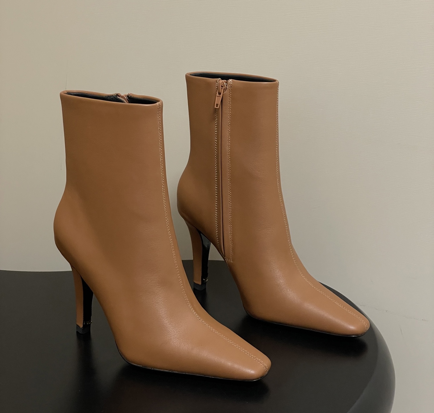 Luxury Dress Shoes Designer Retro Style Shoes ashion Genuine Leather Women Ankle Boots High Heels Sexy Zipper Winter Woman Shoes Autumn Modern Short