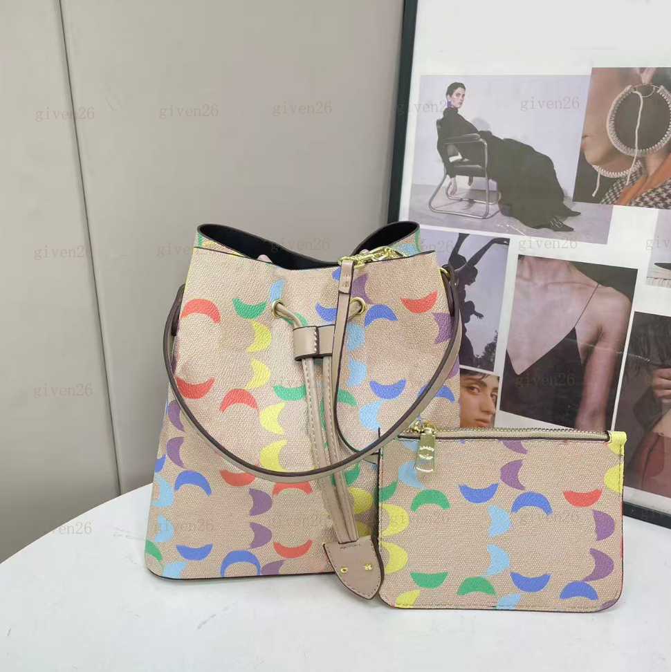 High-quality designer 2-in-1 luxurious lightweight bucket bag 2026 new style elegant round bag Retro texture commuter bag Small storage bag