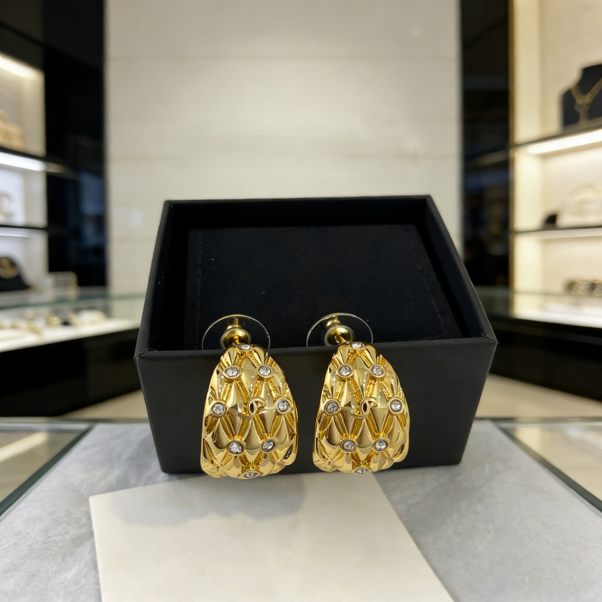 designer 2026 cross-border new style small fragrant earrings, light luxury, fashionable, versatile, high-end, factory direct sales, live-streaming b